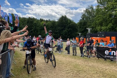 Zieleinlauf und Freude pur am Stausee: Das sind die Siegerfotos vom Heavy24 - Impressionen vom Zieleinlauf