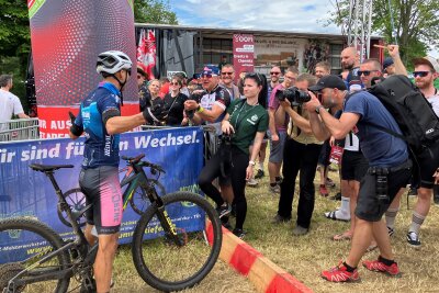 Zieleinlauf und Freude pur am Stausee: Das sind die Siegerfotos vom Heavy24 - Ein Sieger!