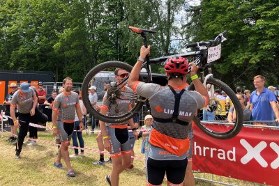 Zieleinlauf und Freude pur am Stausee: Das sind die Siegerfotos vom Heavy24 - Impressionen vom Zieleinlauf.