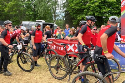 Zieleinlauf und Freude pur am Stausee: Das sind die Siegerfotos vom Heavy24 - Impressionen vom Heavy24.