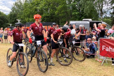 Zieleinlauf und Freude pur am Stausee: Das sind die Siegerfotos vom Heavy24 - Impressionen vom Heavy24.