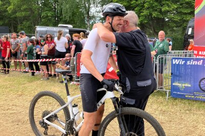 Zieleinlauf und Freude pur am Stausee: Das sind die Siegerfotos vom Heavy24 - Impressionen vom Heavy24.