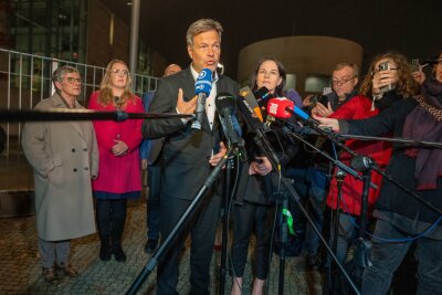 Zitat: Habeck vergleicht Situation in Deutschland und USA - Bundeswirtschaftsminister Robert Habeck (Grüne) nach der Ankündigung des Bundeskanzlers.