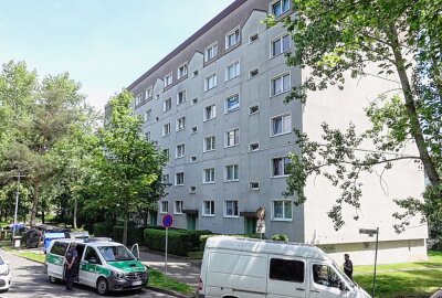 Zoll kontrolliert Wohnblöcke: Razzia gegen Schwarzarbeit in Chemnitz - Der Zoll führte Überprüfungen gegen Schwarzarbeit durch. Foto: Harry Härtel