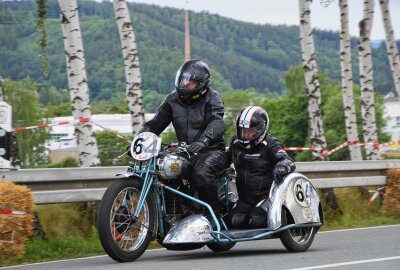 Zschopauer Classic vor ungewisser Zukunft - Im Hintergrund bildete die Motorradstadt Zschopau eine passende Kulisse. Foto: Andreas Bauer