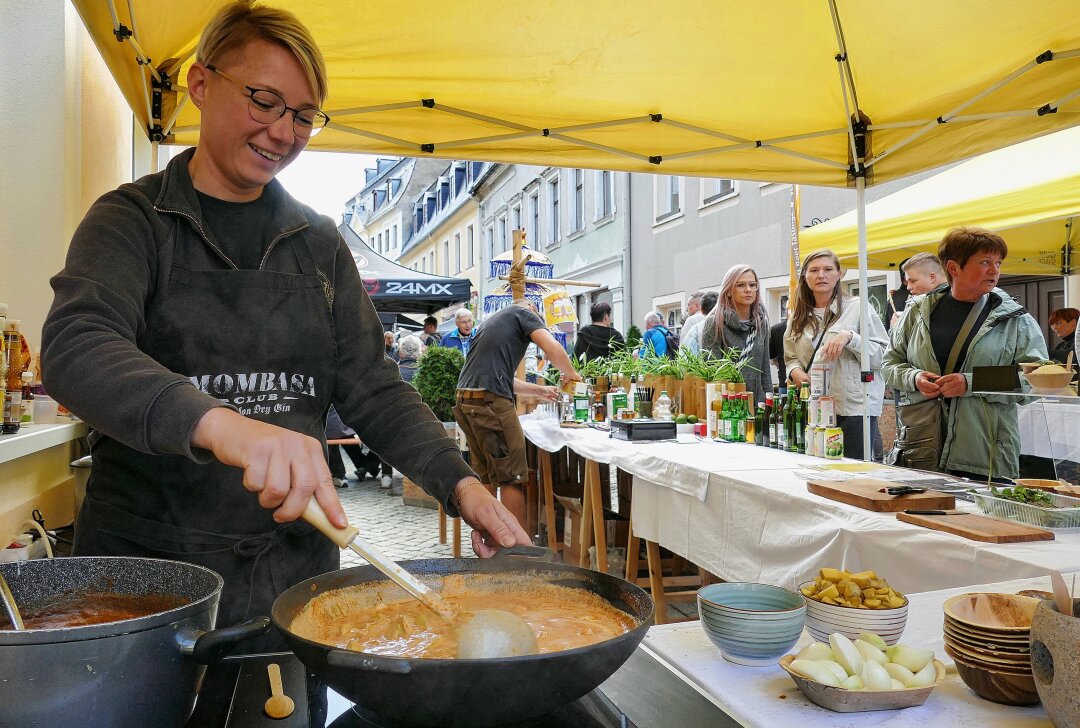 Zschopauer Herbstfest bietet Vorgeschmack auf internationales Bier-Highlight - Die Zschopauer Würkert-Straße wird am Samstag wieder zum "Fressgass'l". Foto: Andreas Bauer