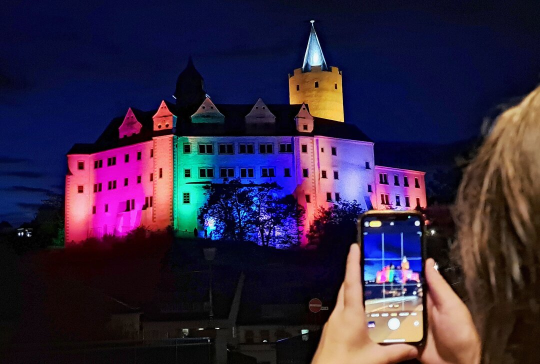 Zschopauer Schloss drei Tage lang im Rampenlicht - Schon bei der Beleuchtungsprobe am Mittwochabend bot sich die Gelegenheit für einen außergewöhnlichen Schnappschuss von Schloss Wildeck. Foto: Andreas Bauer