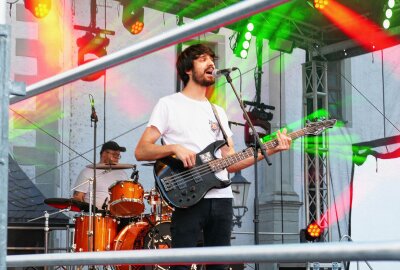 Zschopauer Schlossfest fasziniert vor allem zu später Stunde - Für Live-Musik war fast ständig gesorgt. Foto: Andreas Bauer