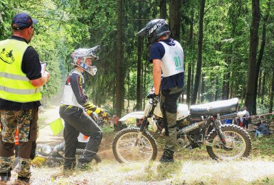 Zschopauer wird in Geyer zum Speedhill-König - Mitunter war für einige Fahrer auch schon vor der Ziellinie Schluss. Foto: Andreas Bauer