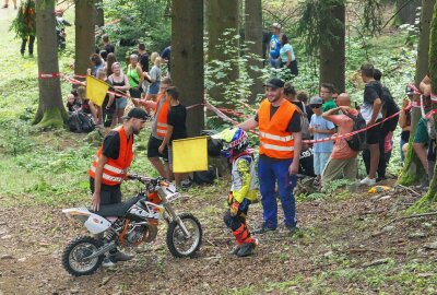 Zschopauer wird in Geyer zum Speedhill-König - Für Kinder war die Strecke schwer, doch keiner von ihnen schied aus. Am Ende standen alle gemeinsam auf dem Podest. Foto: Andreas Bauer