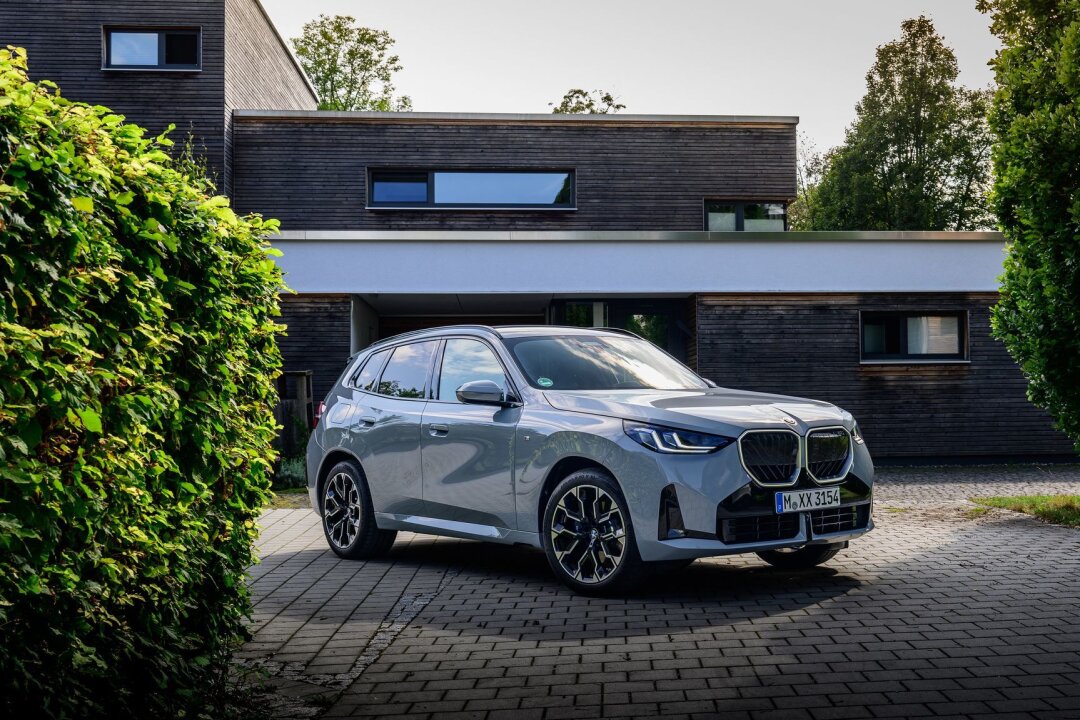 Zu diesem Preis startet BMW seinen neuen X3 - Die vierte Generation des SUV kommt laut BMW noch vor dem Winter zu Preisen ab 57.900 Euro in den Handel.