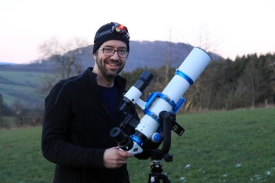 Zu Gast bei Heimatfreunden: Mit Locals durchs Hochsauerland - Per Teleskop auf Sternenjagd: Hobby-Astronom und Astro-Fotograf Stefan Schwope.