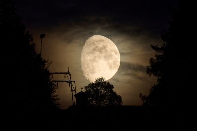 Zu Gast bei Heimatfreunden: Mit Locals durchs Hochsauerland - Fotomotiv oder einfach schön anzuschauen: Mit Stefan Schwope kann man nächtliche Astro-Touren unternehmen.