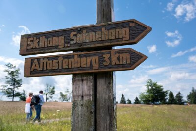 Zu Gast bei Heimatfreunden: Mit Locals durchs Hochsauerland - Im Winter wird Ski gefahren, im Rest des Jahres lässt es sich am Kahlen Asten in schöner Natur wandern.