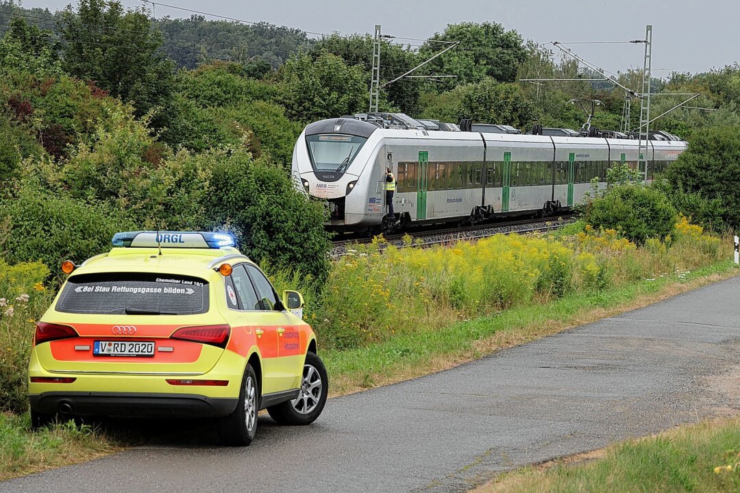 Zugunfall zwischen Glauchau und Hohenstein-Ernstthal: Verkehr lahmgelegt - Zugverkehr zwischen Glauchau und Hohenstein-Ernstthal eingestellt. Foto: Andreas Kretschel