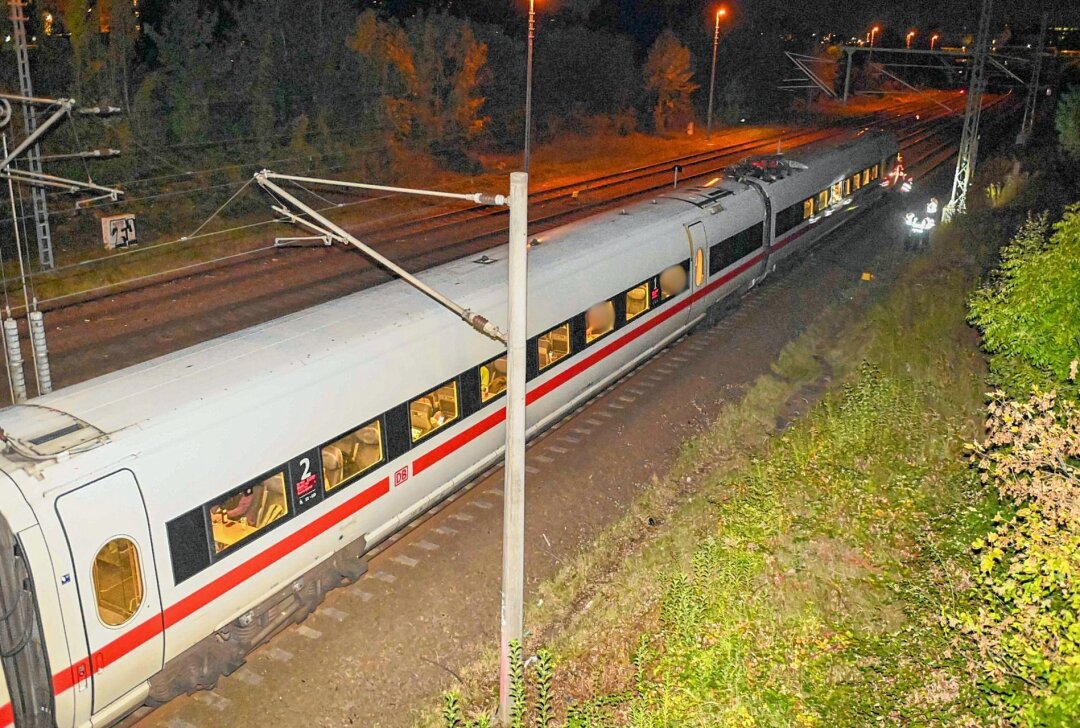 Zugunglück auf Bahnstrecke Dresden-Leipzig: Rettungskräfte im Großeinsatz - Das Zugunglück sorgt für Sperrung der Bahnstrecke. Foto: EHL Media