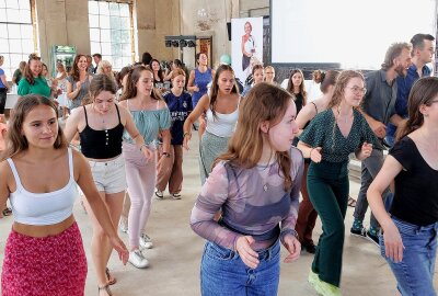 Zukunftsverein feiert ein Lebensfest für Ronny Bartsch! - Im Industriepavillon an der Dürerstraße feierte das 1. Tanzstudio "Das Lebensfest für Ronny". Foto: Karsten Repert