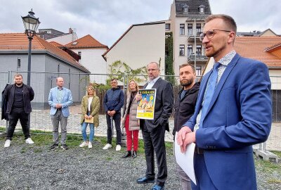 Zum Weihnachtsmarkt: Plauen bekommt eine Eisbahn - Zwischen Malzhaus und Johanniskirche kann man bald Schlittschuhlaufen. Heute stellten die Verantwortlichen das Projekt vor. Foto: Karsten Repert