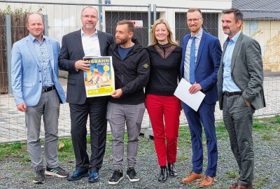 Zum Weihnachtsmarkt: Plauen bekommt eine Eisbahn - Zwischen Malzhaus und Johanniskirche kann man bald Schlittschuhlaufen. Heute stellten die Verantwortlichen das Projekt vor. Foto: Karsten Repert