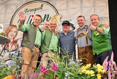 Zur 3. Sternquell Wiesn noch eins draufgesetzt: "Plauen ist der Hit!" - Hier gibt es Impressionen vom Festumzug und der Brauertaufe zur 3. Sternquell Wiesn. Fotos: Pressebüro Repert / Igor Pastierovic / Andreas Wetzel