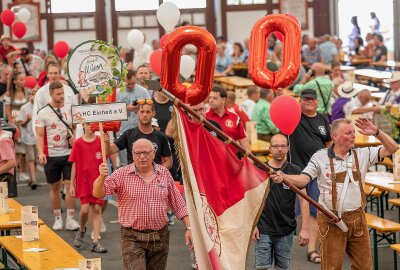 Zur 3. Sternquell Wiesn noch eins draufgesetzt: "Plauen ist der Hit!" - Hier gibt es Impressionen vom Festumzug und der Brauertaufe zur 3. Sternquell Wiesn. Fotos: Pressebüro Repert / Igor Pastierovic / Andreas Wetzel