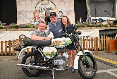 Zur 3. Sternquell Wiesn noch eins draufgesetzt: "Plauen ist der Hit!" - Hier gibt es Impressionen vom Festumzug und der Brauertaufe zur 3. Sternquell Wiesn. Fotos: Pressebüro Repert / Igor Pastierovic / Andreas Wetzel