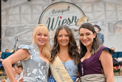 Zur 3. Sternquell Wiesn noch eins draufgesetzt: "Plauen ist der Hit!" - Hier gibt es Impressionen vom Festumzug und der Brauertaufe zur 3. Sternquell Wiesn. Fotos: Pressebüro Repert / Igor Pastierovic / Andreas Wetzel