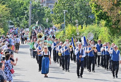 Zur 3. Sternquell Wiesn noch eins draufgesetzt: "Plauen ist der Hit!" - Hier gibt es Impressionen vom Festumzug und der Brauertaufe zur 3. Sternquell Wiesn. Fotos: Pressebüro Repert / Igor Pastierovic / Andreas Wetzel