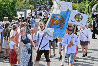 Zur 3. Sternquell Wiesn noch eins draufgesetzt: "Plauen ist der Hit!" - Hier gibt es Impressionen vom Festumzug und der Brauertaufe zur 3. Sternquell Wiesn. Fotos: Pressebüro Repert / Igor Pastierovic / Andreas Wetzel