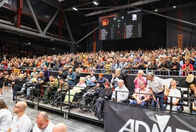 Zurück in die Erfolgsspur: Niners schlagen Schlusslicht Göttingen - Die Fans der Niners in der Messe Chemnitz. Foto: Peggy Schellenberger