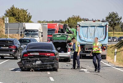 Zusammenstoß auf der B92: Zwei Verletzte nach Unfall - Am frühen Freitagmittag kollidierten zwei PKW auf der B92. Foto: Igor Pastierovic