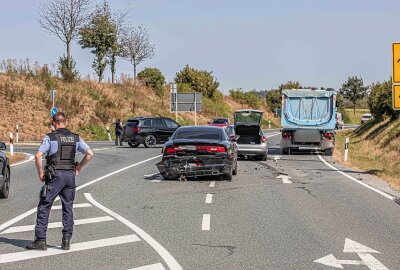 Zusammenstoß auf der B92: Zwei Verletzte nach Unfall - Am frühen Freitagmittag kollidierten zwei PKW auf der B92. Foto: Igor Pastierovic