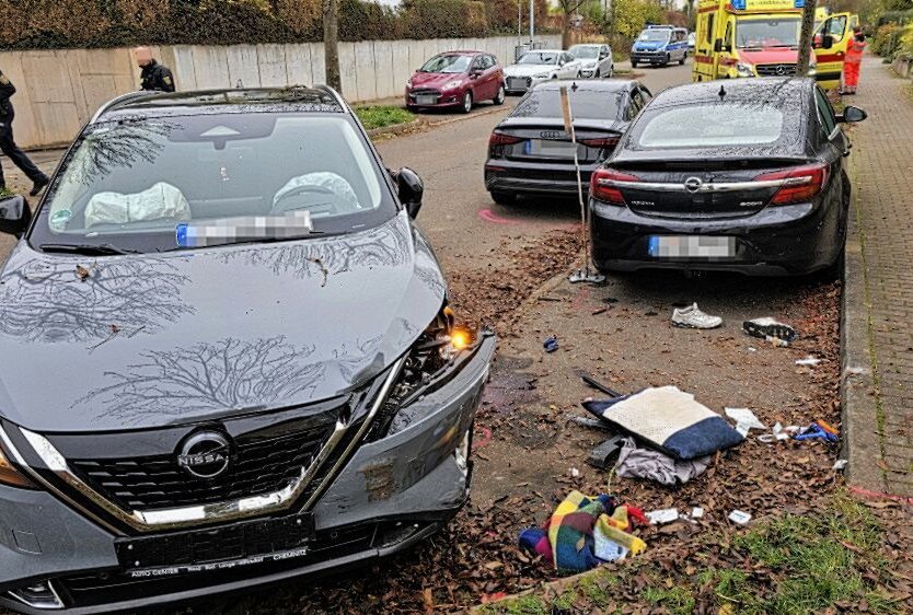 Zusammenstoß mit mehreren PKW: Drei Personen verletzt - Am Montag ereignete sich gegen 9.30 Uhr in Chemnitz OT Grüna ein Verkehrsunfall. Foto: Harry Härtel