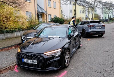 Zusammenstoß mit mehreren PKW: Drei Personen verletzt - Es haben sich drei Personen verletzt. Foto: Harry Härtel