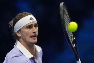 Zverev kann Novum bei Tennis-Saisonfinale schaffen - Alexander Zverev steht dicht vor dem Halbfinaleinzug beim Tennis-Saisonfinale, ganz sicher ist sein Weiterkommen aber noch nicht.