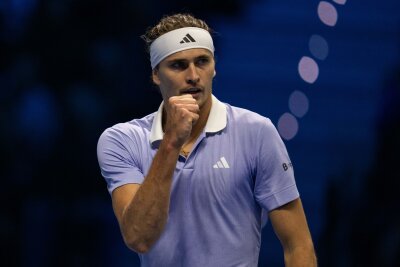 Zverev nach zweitem Sieg vor Gruppen-Showdown gegen Alcaraz - Zweites Spiel, zweiter Sieg: Alexander Zverev bleibt beim Jahresabschlussturnier in Turin erfolgreich.