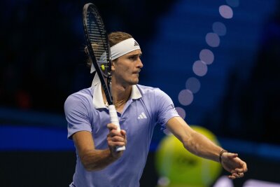 Zverev nach zweitem Sieg vor Gruppen-Showdown gegen Alcaraz - Alexander Zverev präsentierte sich gegen Casper Ruud stark am Netz.