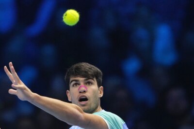 Zverev nach zweitem Sieg vor Gruppen-Showdown gegen Alcaraz - Carlos Alcaraz gelingt im zweiten Vorrundenspiel in Turin der erste Sieg.