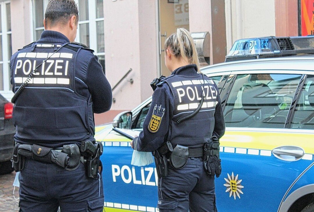 Zwangsprostitution und Menschenhandel in Chemnitz aufgedeckt: Polizei nimmt 29-Jährigen fest - Symbolbild: pixabay/Yildiray Yücel Kamanmaz