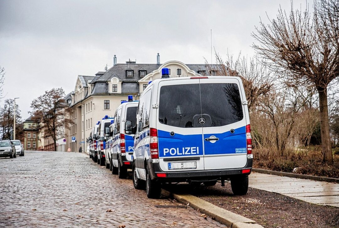 Zwei historische Porsche in Aue zerkratzt: Polizei sucht nach Zeugen - Symbolbild: pixabay/Stephan Wusowski