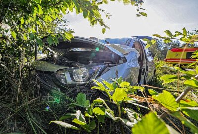 Zwei Schwerverletzte nach Unfall auf der A4 bei Wüstenbrand - Fataler Unfall mit zwei PKW auf der A4. Bild: Andreas Kretschel