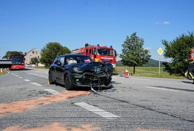 Zwei Schwerverletzte nach Unfall zwischen LKW und Auto - Am Dienstagnachmittag kam es zu einem schweren Verkehrsunfall in Löbau. Foto: LausitzNews.de/ Jens Kaczmarek