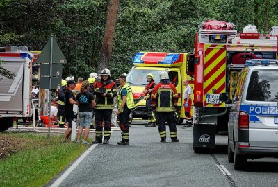 Zwei Tote nach tragischem Unfall: Motorrad geht in Flammen auf - Das Kriseninterventionsteam (KIT) war im Einsatz und betreute die Ersthelfer und Zeugen. 