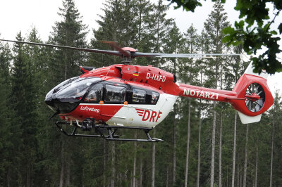 Zwei Tote nach tragischem Unfall: Motorrad geht in Flammen auf - Der Motorradfahrer erlag sofort seinen schweren Verletzungen.