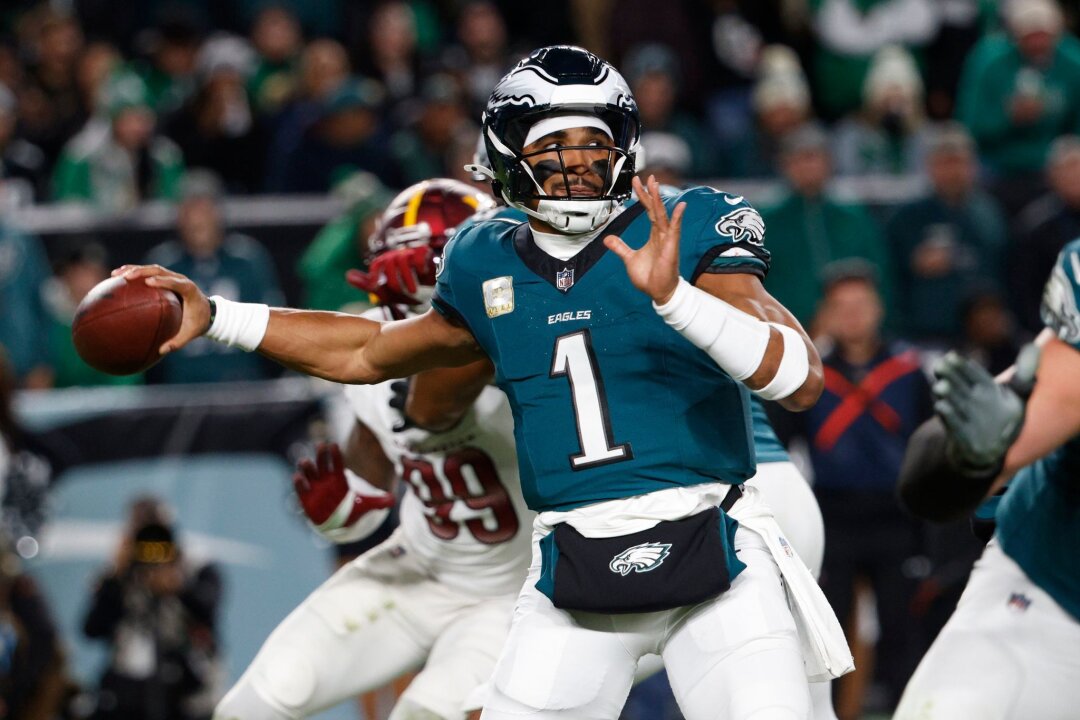 Zwei Touchdowns in 20 Sekunden: Eagles gewinnen Spitzenspiel - Quarterback Jalen Hurts gewinnt mit Philadelphia das Spitzenspiel gegen Washington.