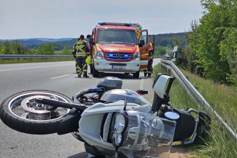 Zwei Unfälle Nahezu Zeitgleich Auf Autobahnzubringer: Biker Schwer Verletzt