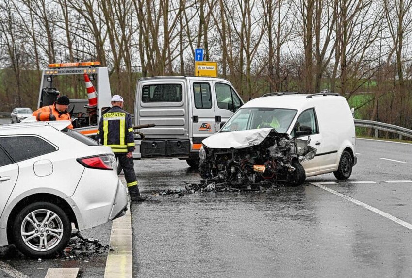 Zwei Verletzte Nach Frontalcrash Auf Der B175