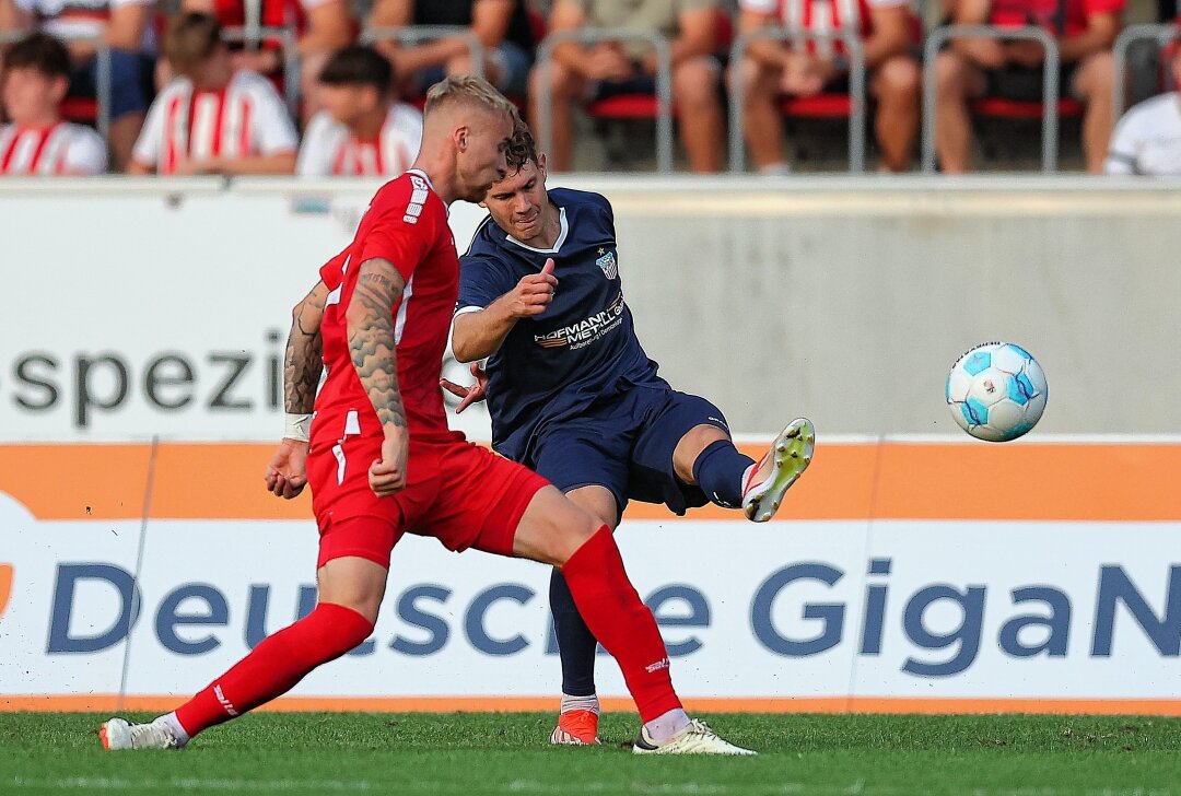 Zwickau kassiert deutliche Auswärtsniederlage - Tor für Zwickau, Jahn Herrmann (10, Zwickau) trifft zum 4:1. Foto: PICTURE POINT / Gabor Krieg