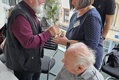 Zwickau würdigt ehrenamtliches Engagement in der Seniorenarbeit - Zwickau ehrt diejenigen, die freiwillig die Hilfsbedürftigen unterstützen. Foto: Stadt Zwickau