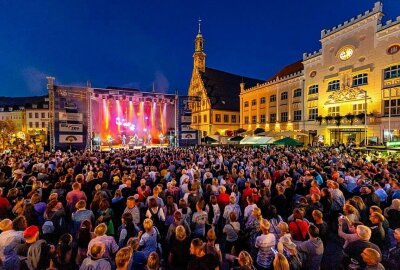 Zwickauer Stadtfest 2024: Drei Tage Party pur und Überraschungen - Die Hauptbühne ist jedes Jahr ein Publikumsmagnet. Foto: Stadt Zwickau